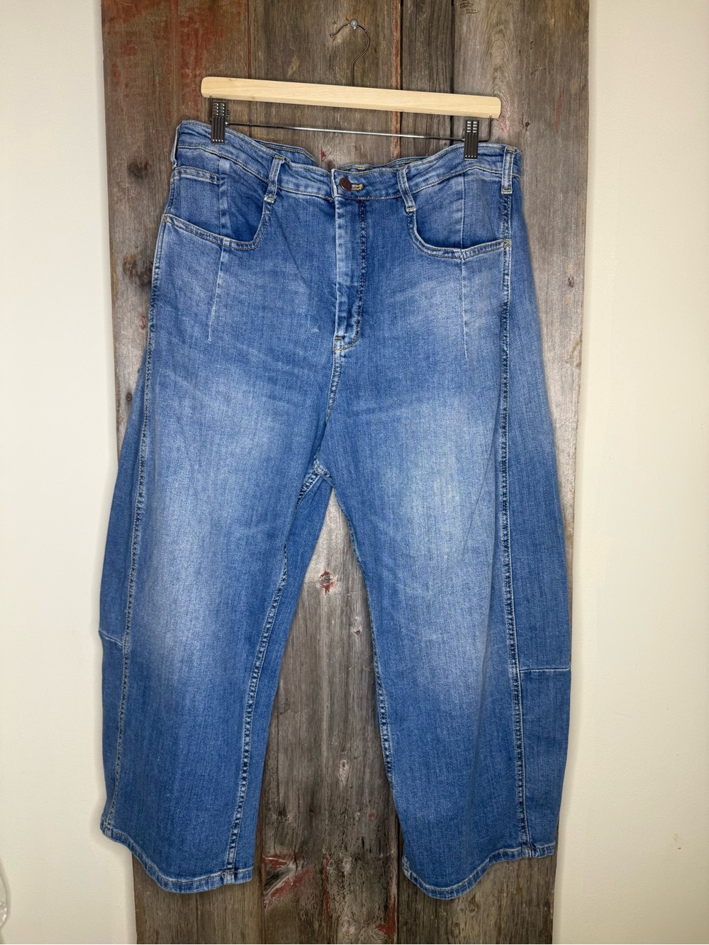 Pilcro Anthropologie Kenna Mid Rise Barrel Denim Jeans in Blue Wash 33 - Picture 3 of 13